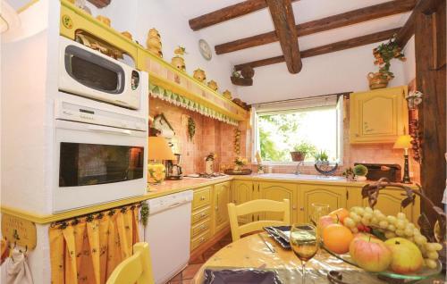 Holiday Home Rue Mlle De Seyt De Pievert
