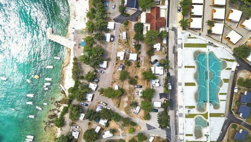 Memita Mobile Homes, Selce