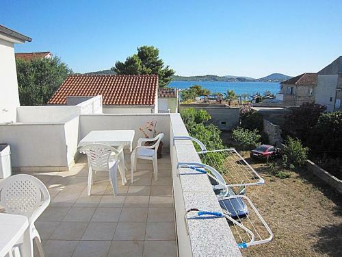 Apartments Enver Srima
