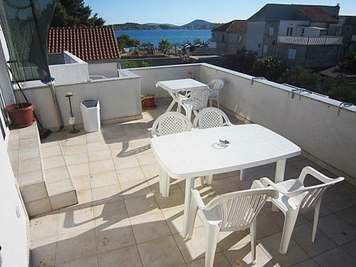 Apartments Enver Srima