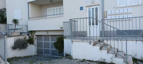 Apartment With Garage And Magical View