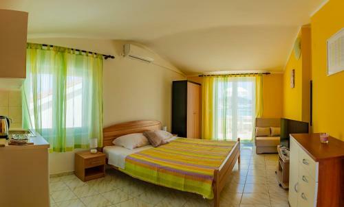 Hostal Apartments Mikuli? Rogoznica