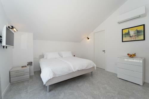 Villa Nina In Sumartin With Private Pool