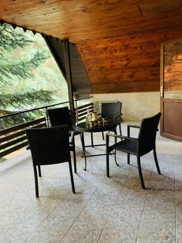 Apartamento T?lev�l/pine-needles