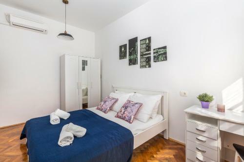 Apartment S With Three Rooms In The Centar