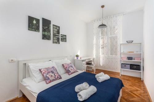 Apartment S With Three Rooms In The Centar