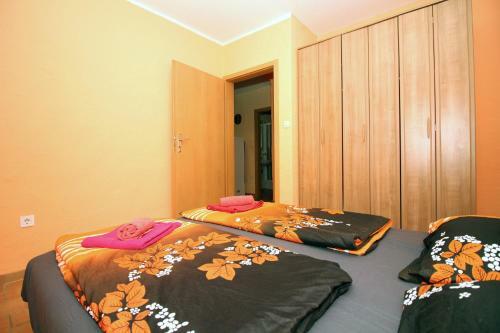 Hostal 4 Bedroom Guest House In Tisno