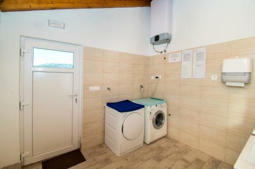 Mobile Home Banovi Dvori