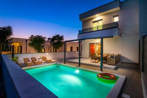 Villa Holiday Home Konkreta
