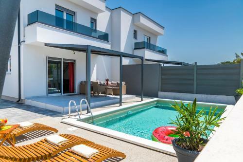 Villa Holiday Home Konkreta
