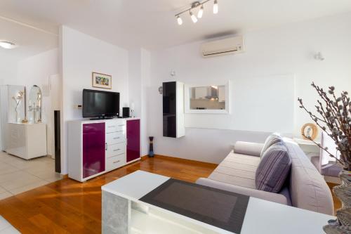 Little Cute Apartment With Sea View