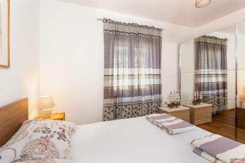 Little Cute Apartment With Sea View