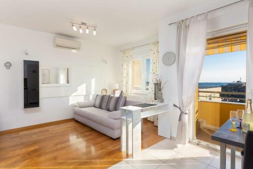 Little Cute Apartment With Sea View