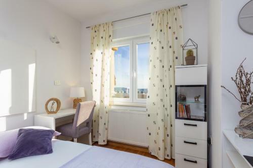 Little Cute Apartment With Sea View