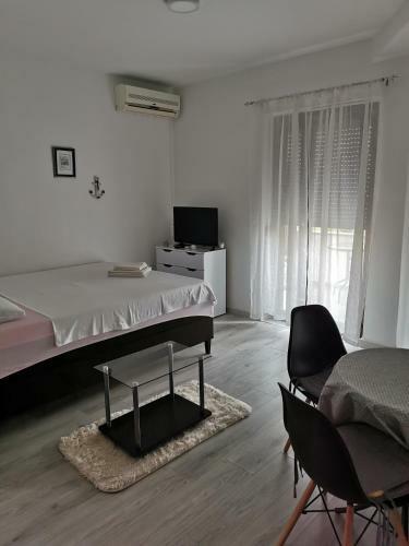 Apartmani I Kamp Turanj-?amuga