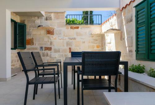 Apartmani ?anaki Supetar