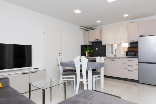 Apartmani ?anaki Supetar