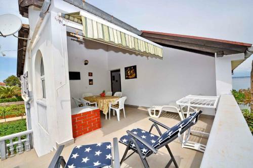 Apartment In Ugljan - Insel Ugljan 41706