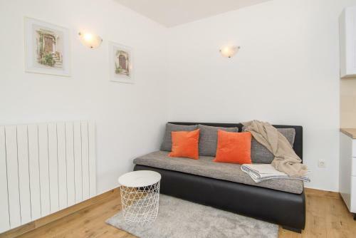 Apartment Bruneta 2 With Terrace