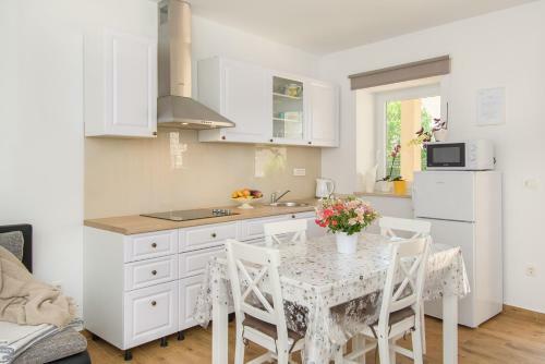 Apartment Bruneta 2 With Terrace
