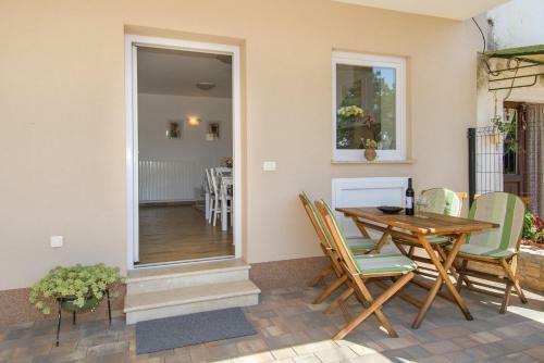 Apartment Bruneta 2 With Terrace