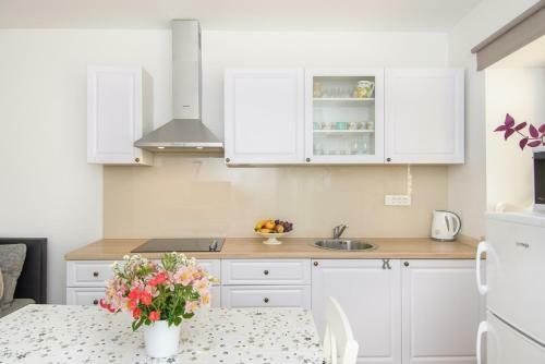 Apartment Bruneta 2 With Terrace