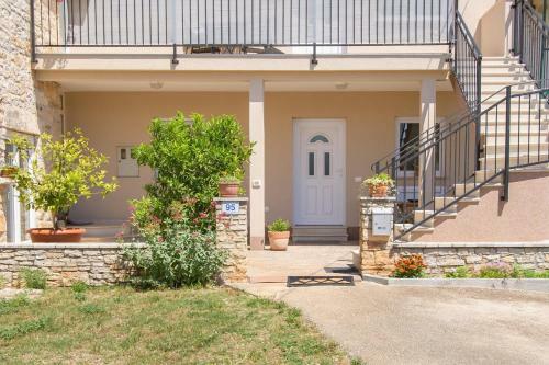 Apartment Bruneta 2 With Terrace