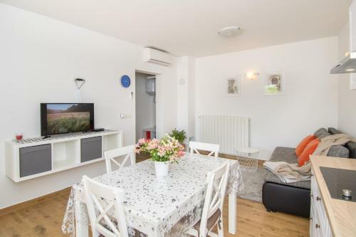 Apartment Bruneta 2 With Terrace