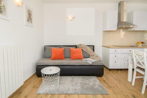 Apartment Bruneta 2 With Terrace
