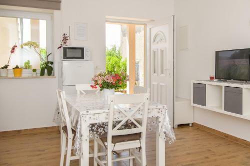 Apartment Bruneta 2 With Terrace