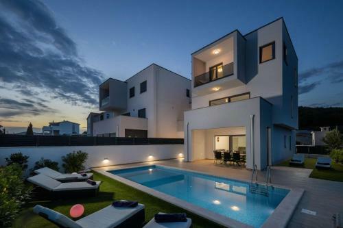 Beautiful Villa Bazzar