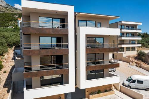 5-6 Luxury Apartments L&l Tucepi - 100m From The Beach