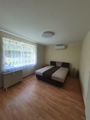 Napf�ny Vend�gh�z