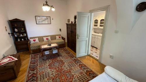 100 �ves H�z