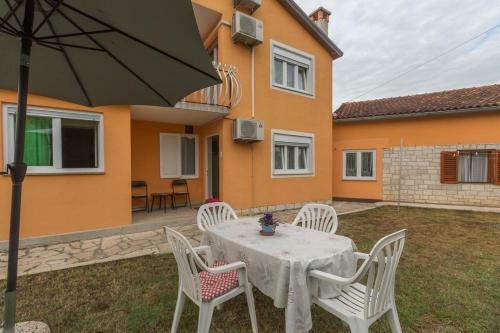 Apartments With A Parking Space Umag - 19741