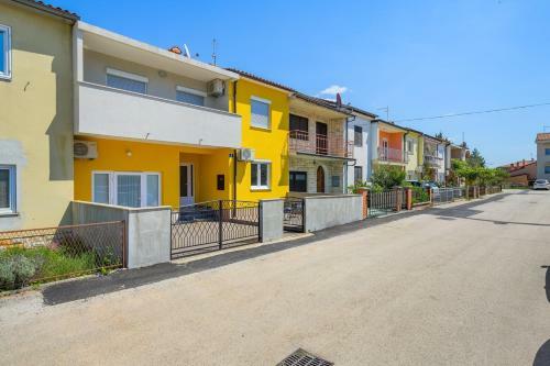 Hostal House With Apartments Mila
