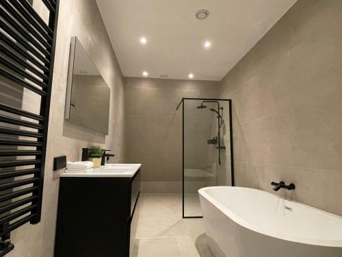 Happy Serviced Apartment