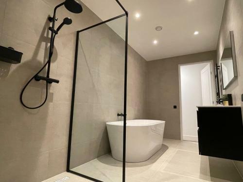 Happy Serviced Apartment