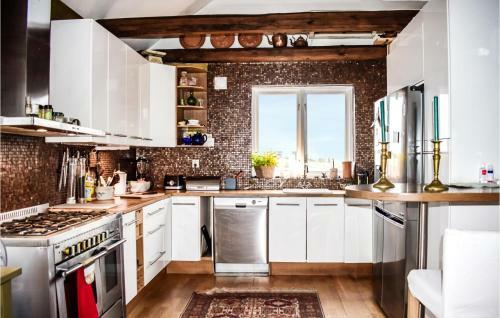 Stunning Home In K�pingebro With Wifi And 4 Bedrooms #850