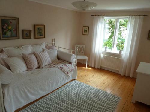 Charming House In Moll�sund