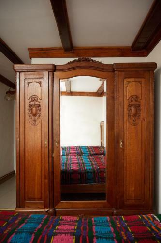 Hostal Pensiunea Col? Alb