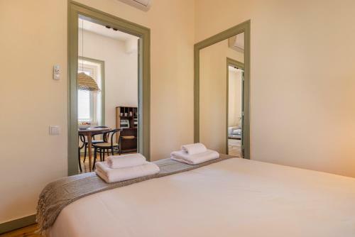 Monte Estoril Train Station - Seaside Apartment