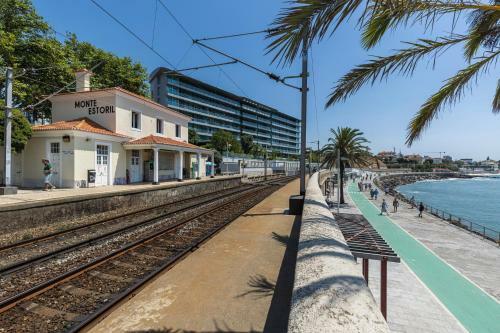 Monte Estoril Train Station - Seaside Apartment