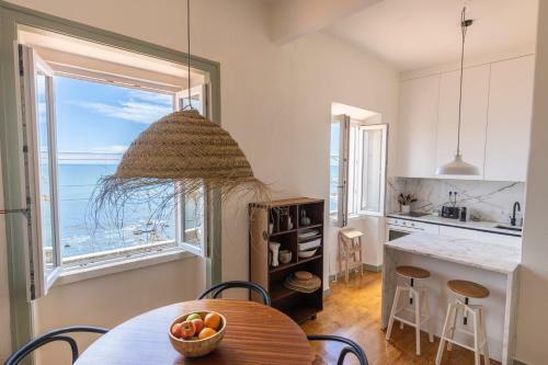 Monte Estoril Train Station - Seaside Apartment