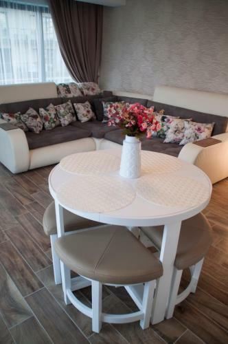 Sunrise Breezer Apartment