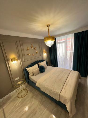 Golden Apartment