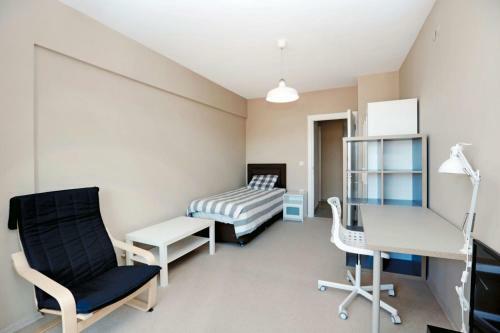 Private Room In A Two Bedroom Apartment