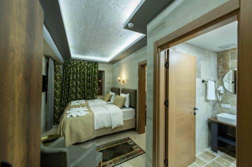 Ahiyan Hotel