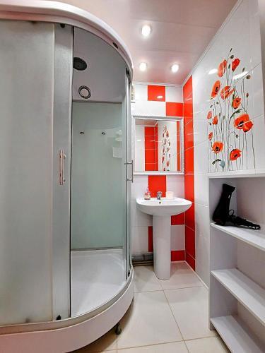 ??????? ? ????? Red And White ???? ???????????? Alex Apartments ? ?????? ??????? ????????????? ????????? 24-7