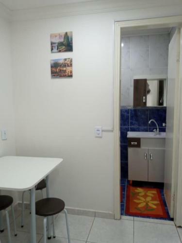 Apartamento Kitnet Completa Bem Localizada C/ Estacionamento